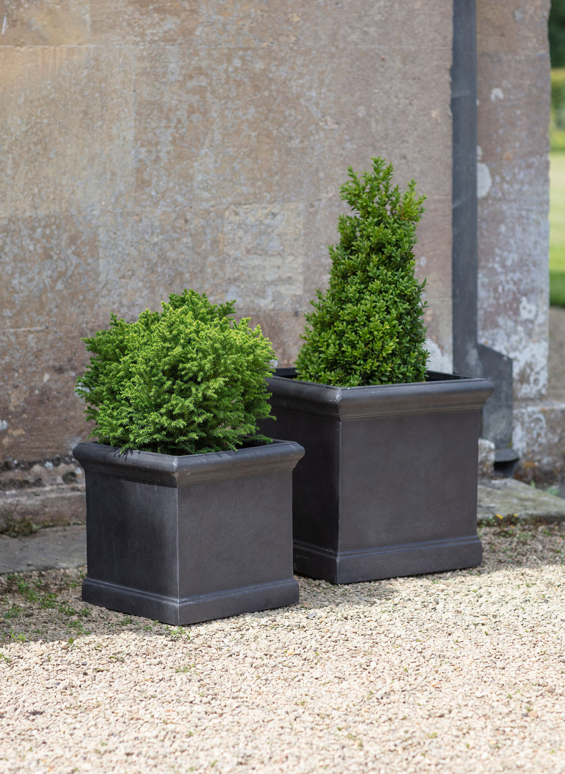 files/BoxgrovePlanters-LargeandSmall-Lifestyle-BGPL01.jpg